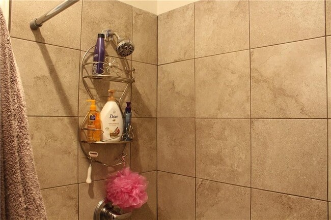 Building Photo - 706 W 24th St