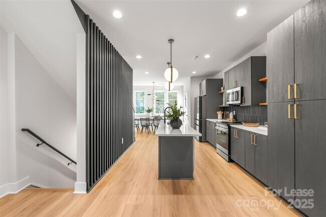 Building Photo - 1314 Carolyn Dr