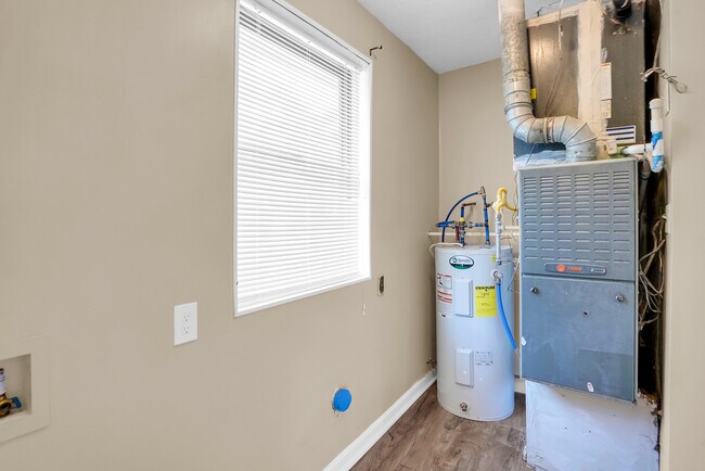 Building Photo - 2222 Bacon Park Dr