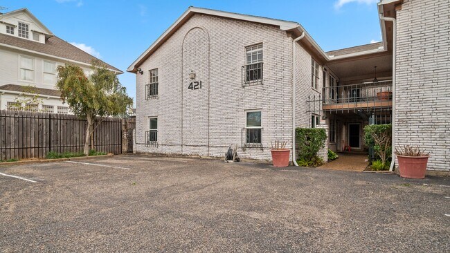 Building Photo - 421 Emerson St