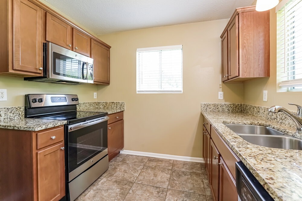 Building Photo - 2650 Stratford Lake Rd