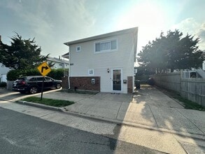 Building Photo - 115 Maple Blvd