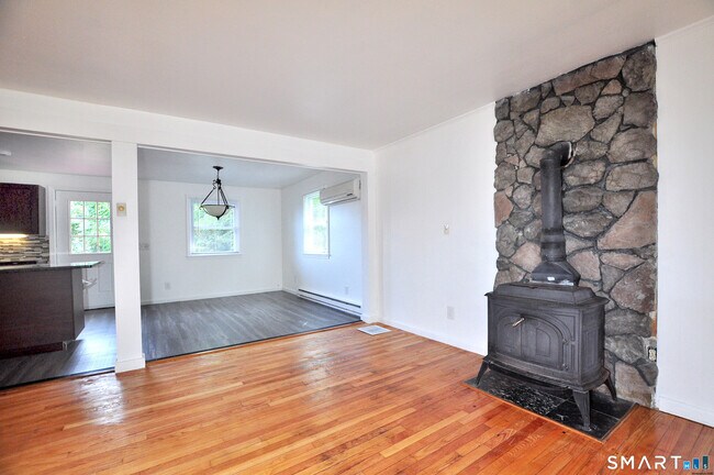 Building Photo - 13 Pleasant View Ave