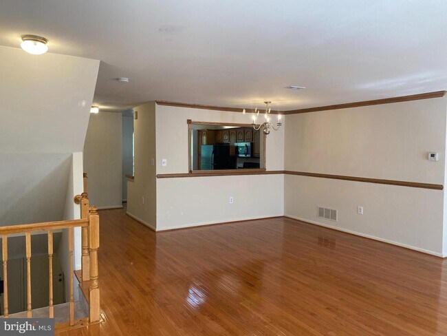 Building Photo - 5623 Gresham Ln