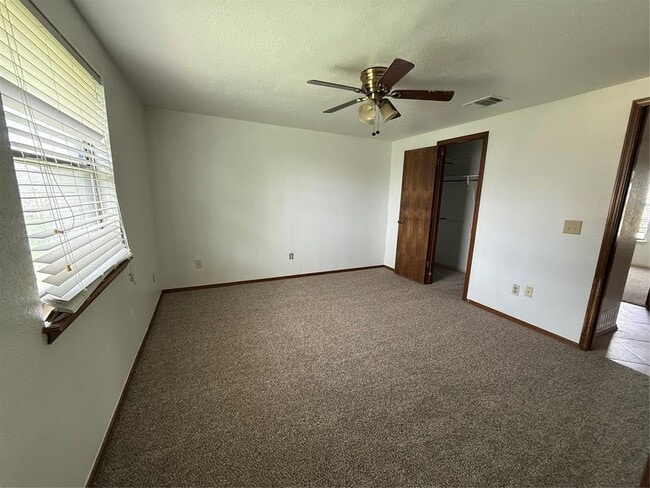 Building Photo - 1071 Raintree Mansion