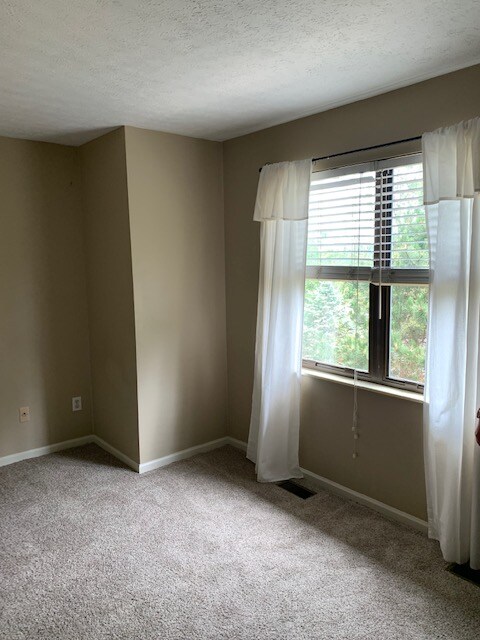 Building Photo - 1826 Mountain Dr