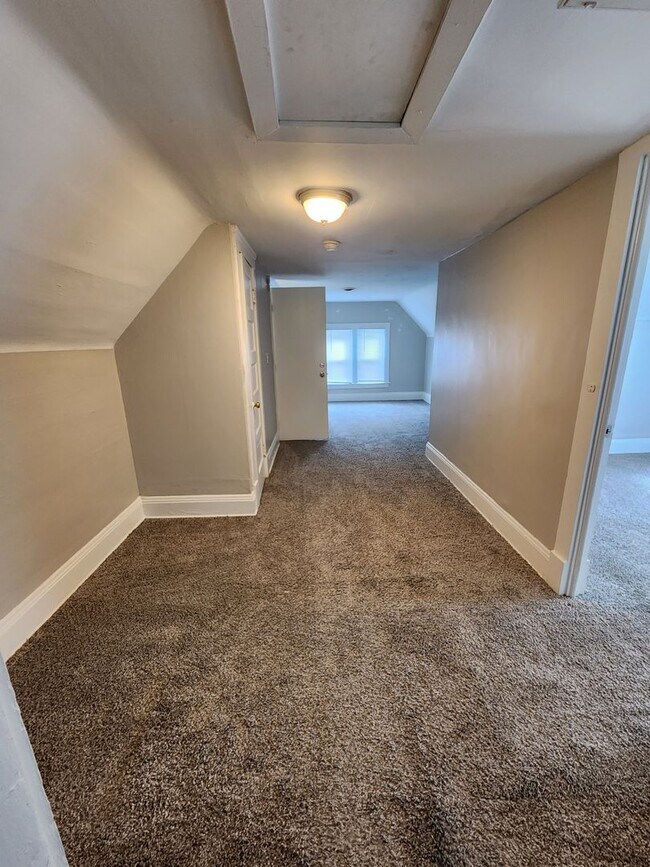 Building Photo - SUPER CLEAN 1 Bedroom Apt For Rent