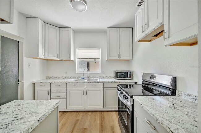 Building Photo - 6348 7th Ave N