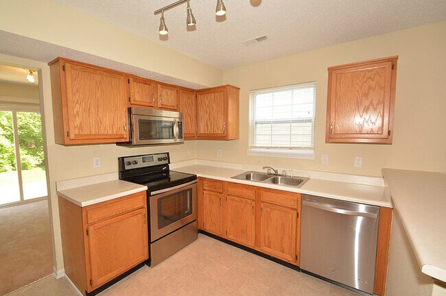 Building Photo - Pike Township 4 bedroom home
