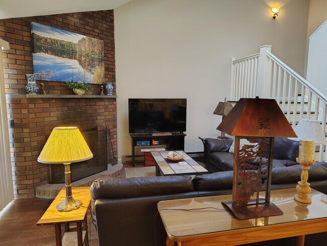 Building Photo - 15 Manor Estates Dr