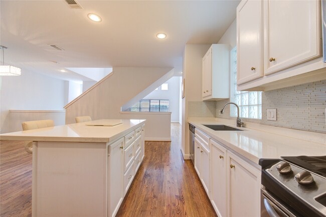 Building Photo - 650 Westcross St