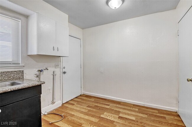 Building Photo - 214 George Pl