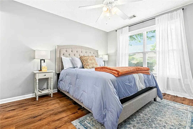 Primary Photo - 1385 S Donahue Dr