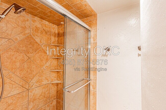 Building Photo - 4400 Hemingway Dr