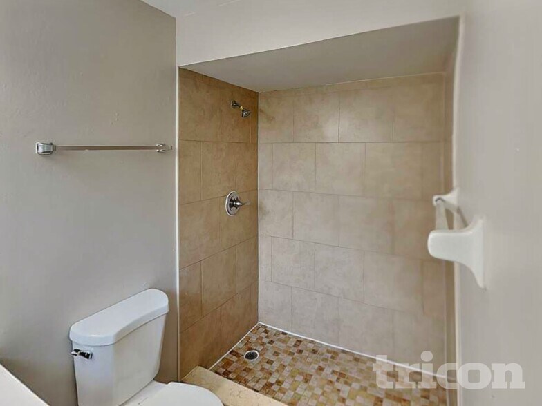 Building Photo - 605 Missionwoode Dr