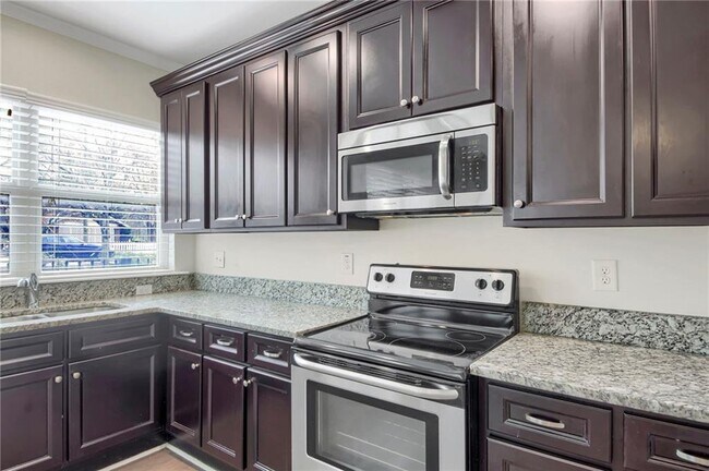 Building Photo - 2042 Bolton Rd NW