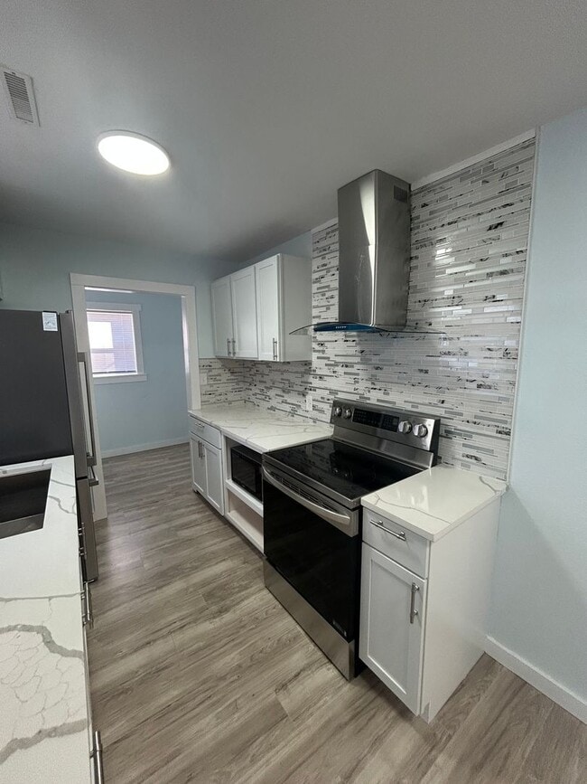 Building Photo - 2336 N Estelle Ave