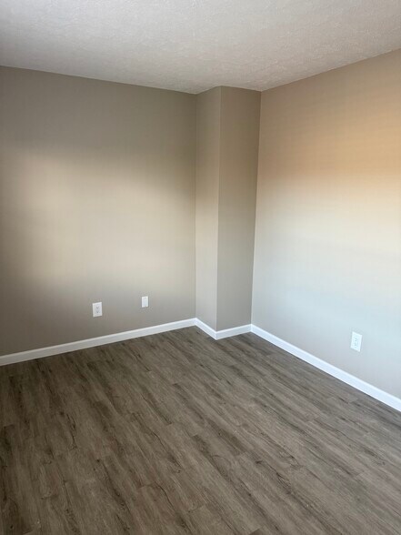 Building Photo - 7806 Barkwood Dr