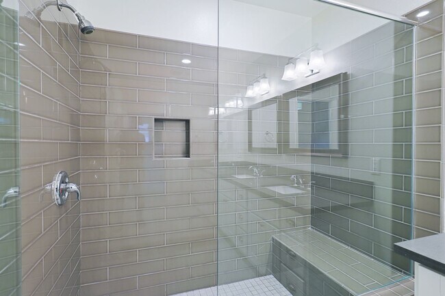 Building Photo - Amazing 4-bedroom + 3-bathroom house in Ma...