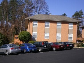 Building Photo - One Bedroom Apartment at Arlington Court