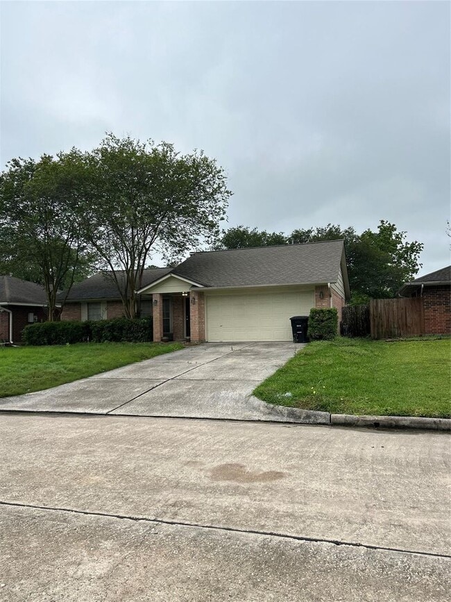 Building Photo - 2306 Old Oak Ln