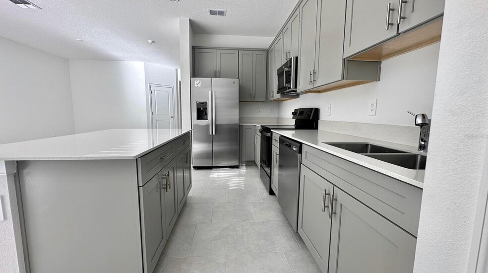 Building Photo - 7600 Stone Creek Trl