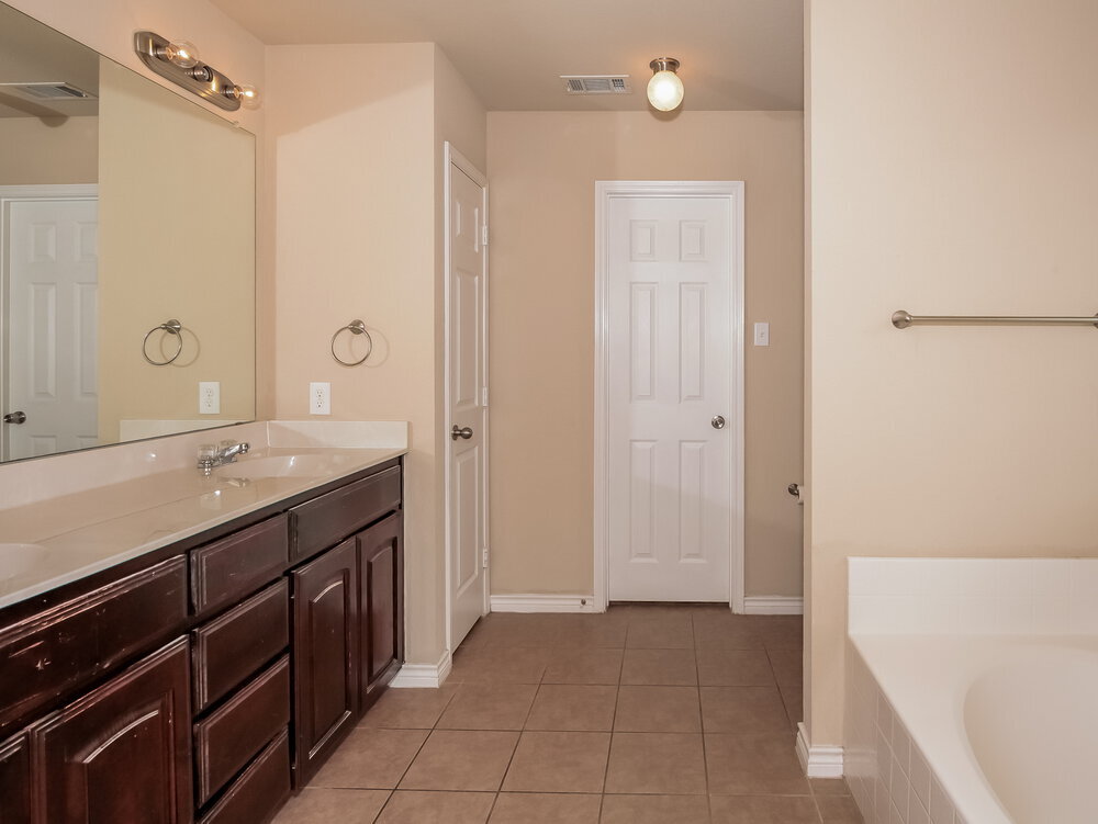 Building Photo - 1352 Barrel Run