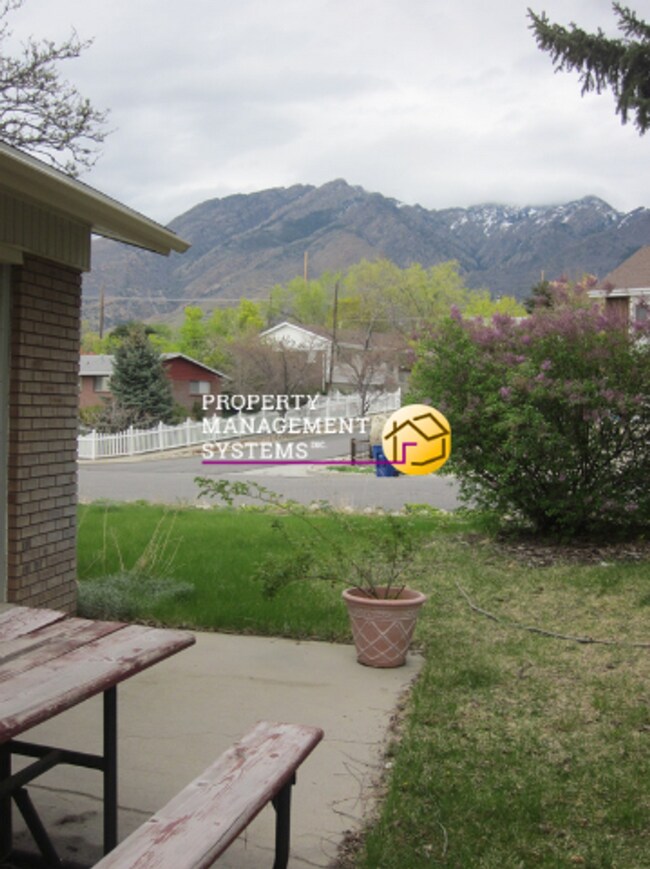 Building Photo - 4 Bedroom Cottonwood Heights Home