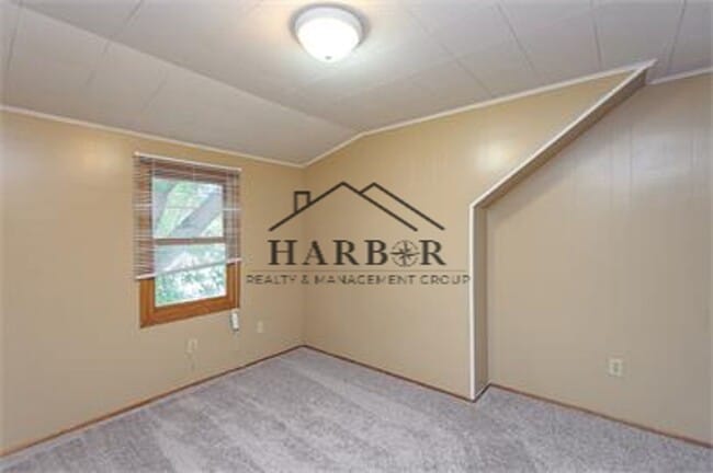 Building Photo - Spacious Single Family Home Available Now!