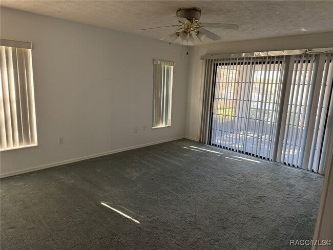 Building Photo - 1050 S Crystal Glen Dr