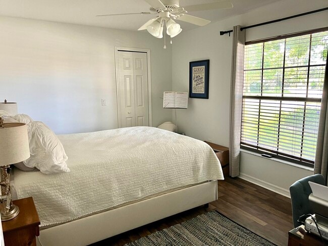 Building Photo - 410 Rio Casa Dr S