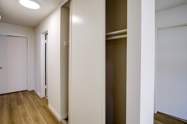 Building Photo - 5452 Corteen Pl