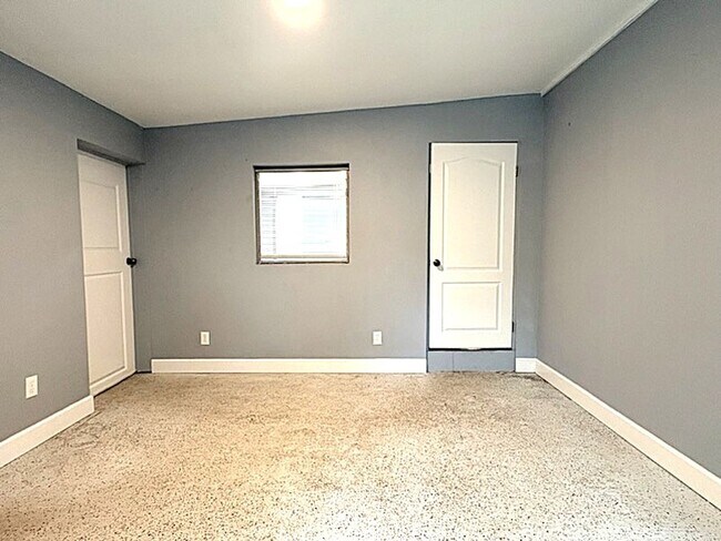 Building Photo - Beautifully Updated DeLand Home with Huge Fenced Backyard!!!