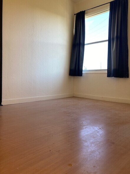 bedroom empty - 653 15th St