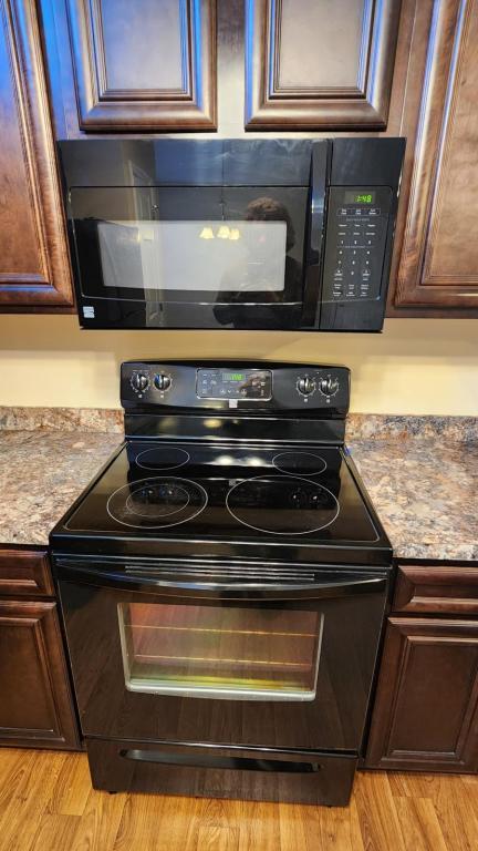 Building Photo - 165 Woodland Pk Lp