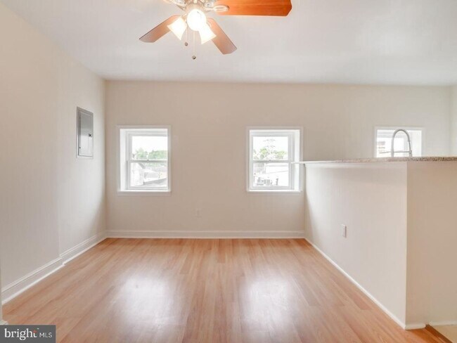 Building Photo - Beautiful and spacious 1 bedroom in a great Manayunk location