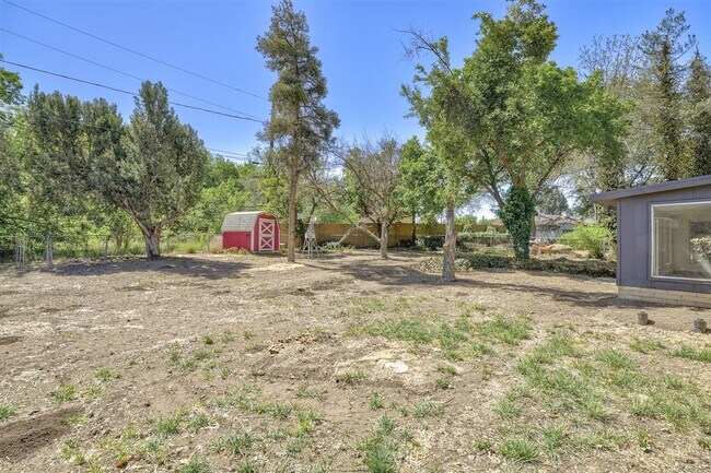 Building Photo - 3 Bedroom, 2 Bath Home with Garage For Rent in Prescott!