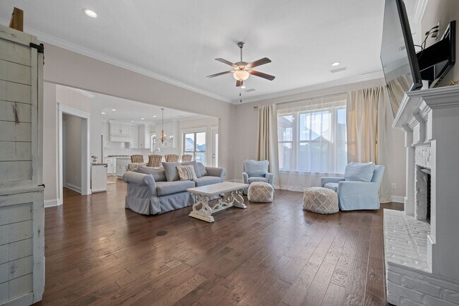 Building Photo - 5/3.5 TRULAND BUILT BEAUTY!