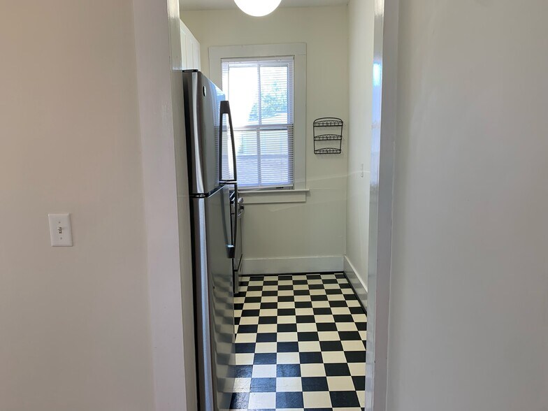 Building Photo - 315 S 5th Ave