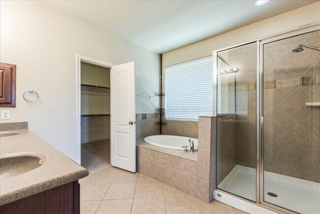 Building Photo - 3831 Aqua Ln