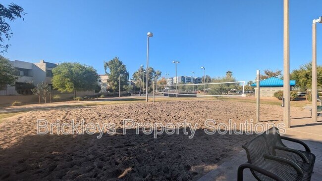 Building Photo - 1435 E Cedar St