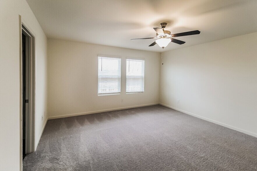 Building Photo - 475 Knightsbridge Ln