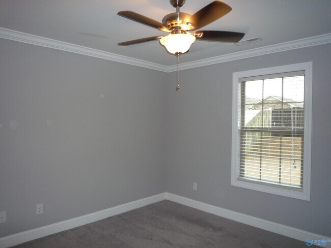 Building Photo - 13205 Hill Crest Dr