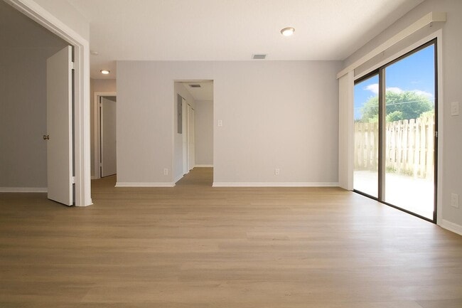 Building Photo - 9204 Roan Ln