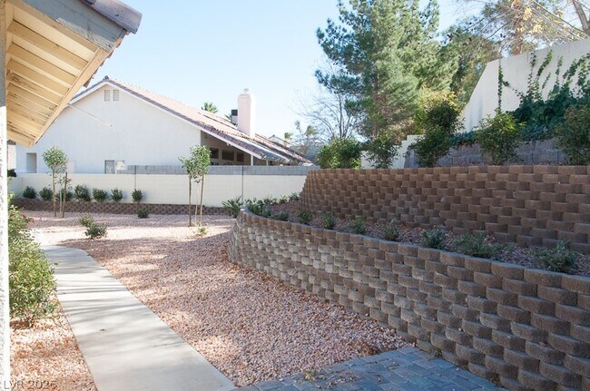 Building Photo - 131 Rancho Maderas Way