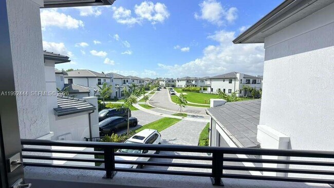 Building Photo - 19708 NE 14th Ave