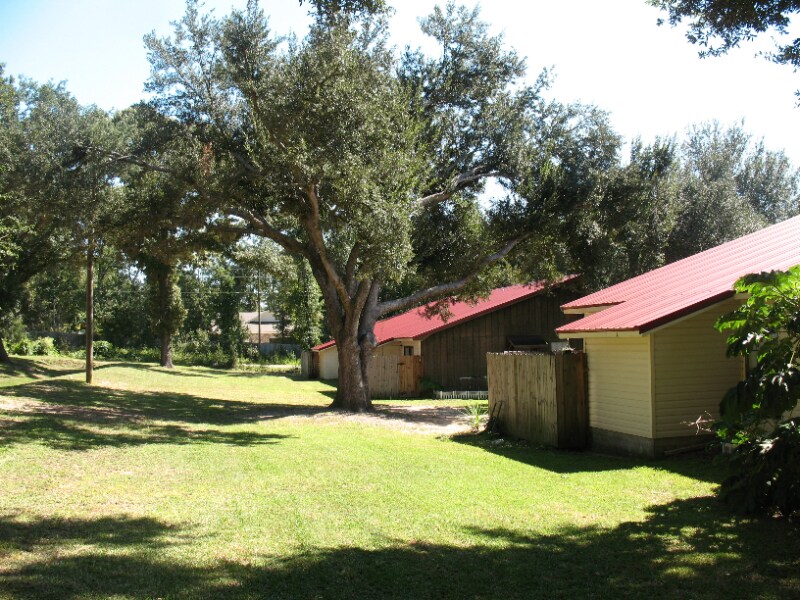 Building Photo - 653 Childers St