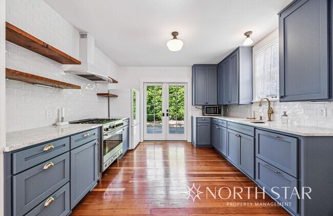Building Photo - Charming Broadmoor Historic Farmhouse on a...