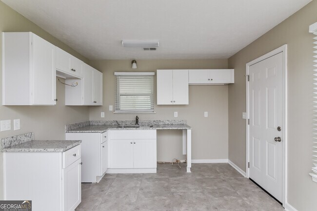 Building Photo - 3137 Park Ln