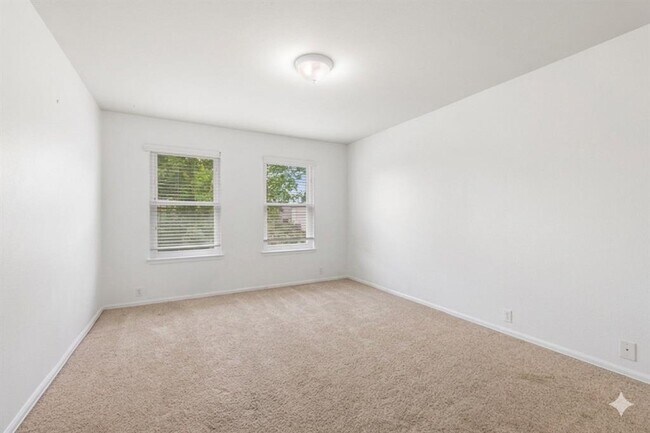 Building Photo - 1121 Sweet Gum Dr